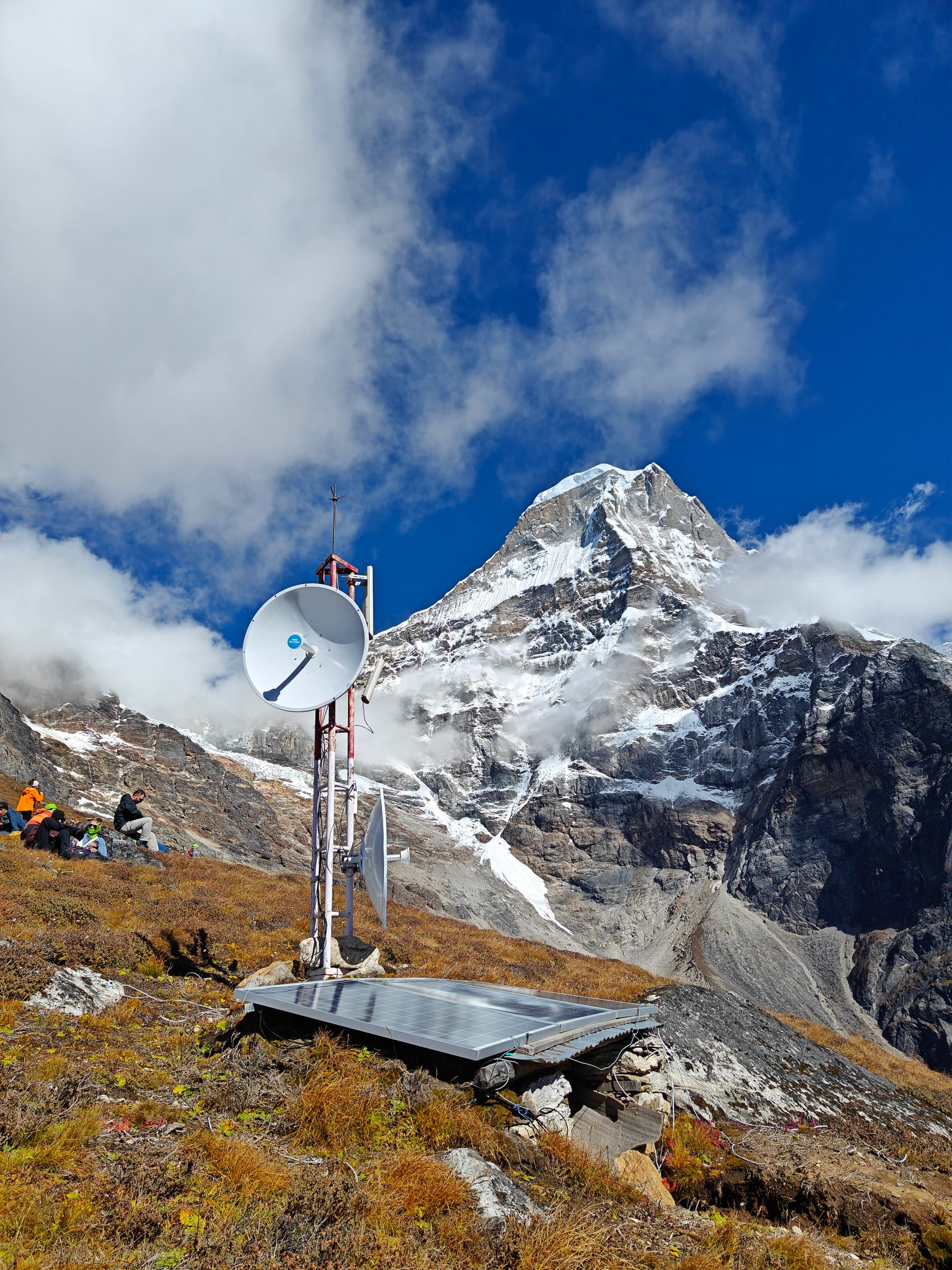 ​SRG vs Big Tech : Pourquoi la Suisse fait le choix d’une IA souveraine avec Apertus